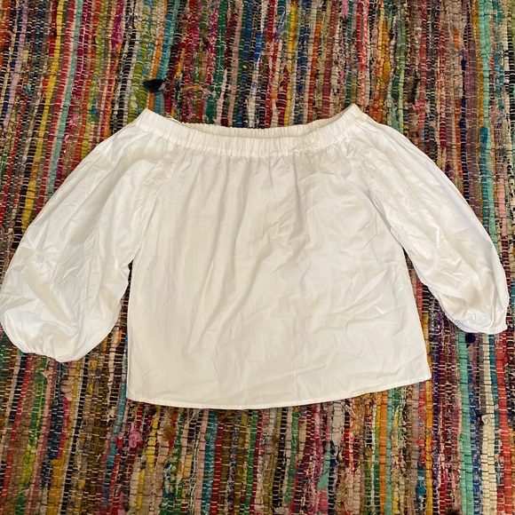 Cute flowy white top - Picture 2 of 3